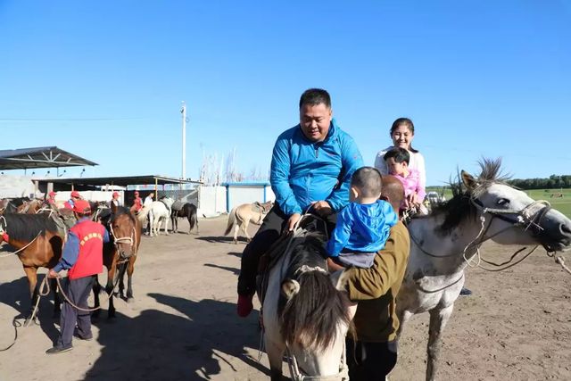 乾港集團高層草原自駕游 乾港集團高層草原自駕游